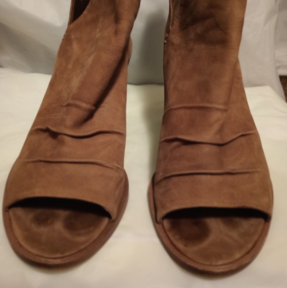 Vince Camuto Open Toe Bootie Nubuck Leather 9 - Picture 1 of 8